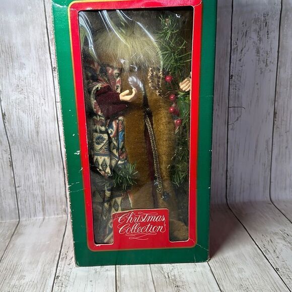Christmas Collection 16” Old World Santa Tree Top or Table Decoration - Picture 9 of 9